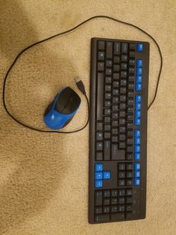 Computer wired keyboard and bluetooth mouse