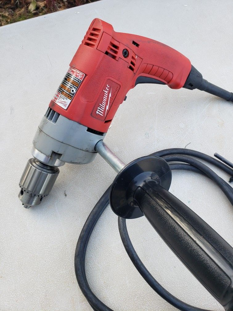 Milwaukee Magnum  Holeshooter 