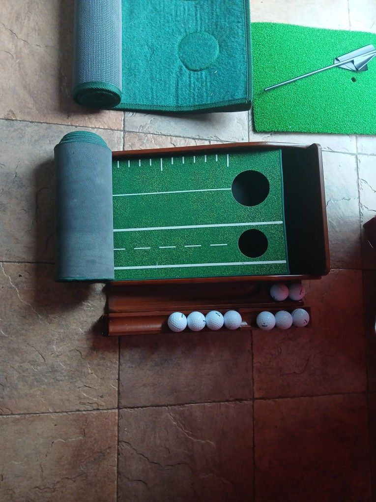 Putting Practice Mat W/8 Golf Balls