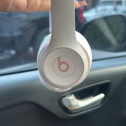 BRAND NEW beats solo 4 