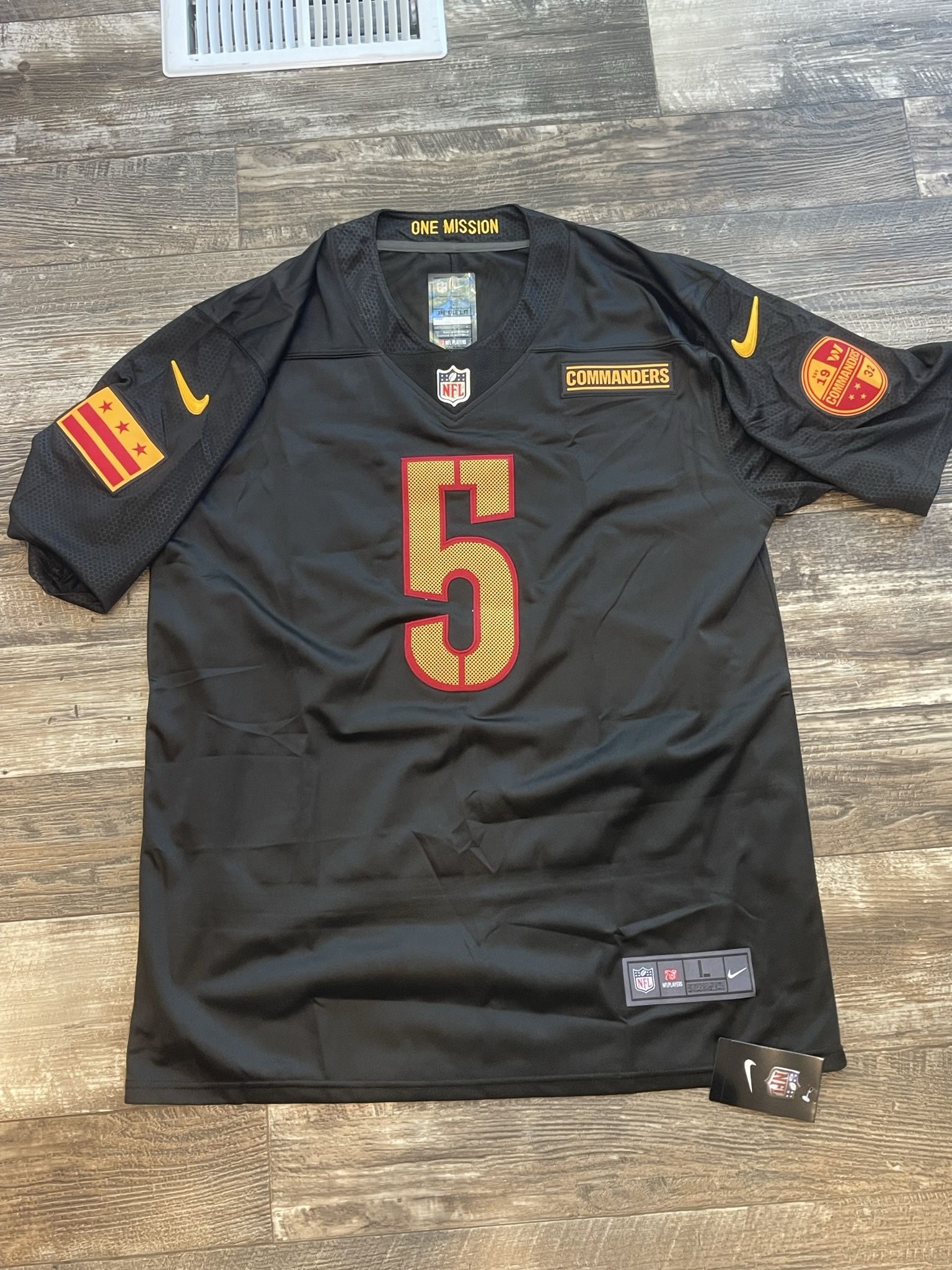 Jayden Daniels (most Sizes) black Washington commanders football jersey stitched new with tags