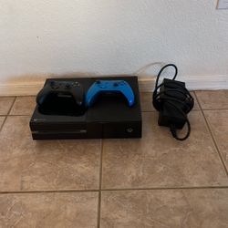 Xbox One With Controllers
