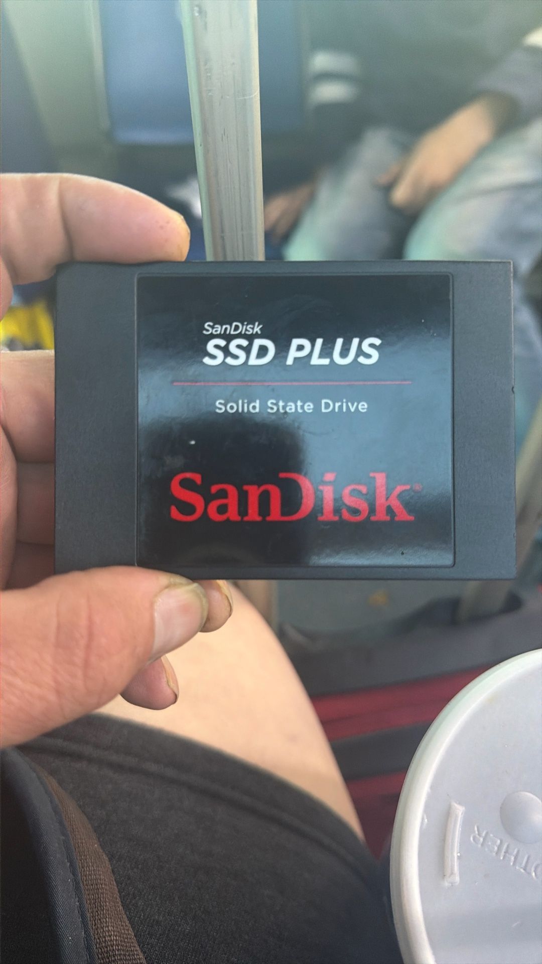 San Disk SSD plus SATA 6g/s 2.5” 2TB