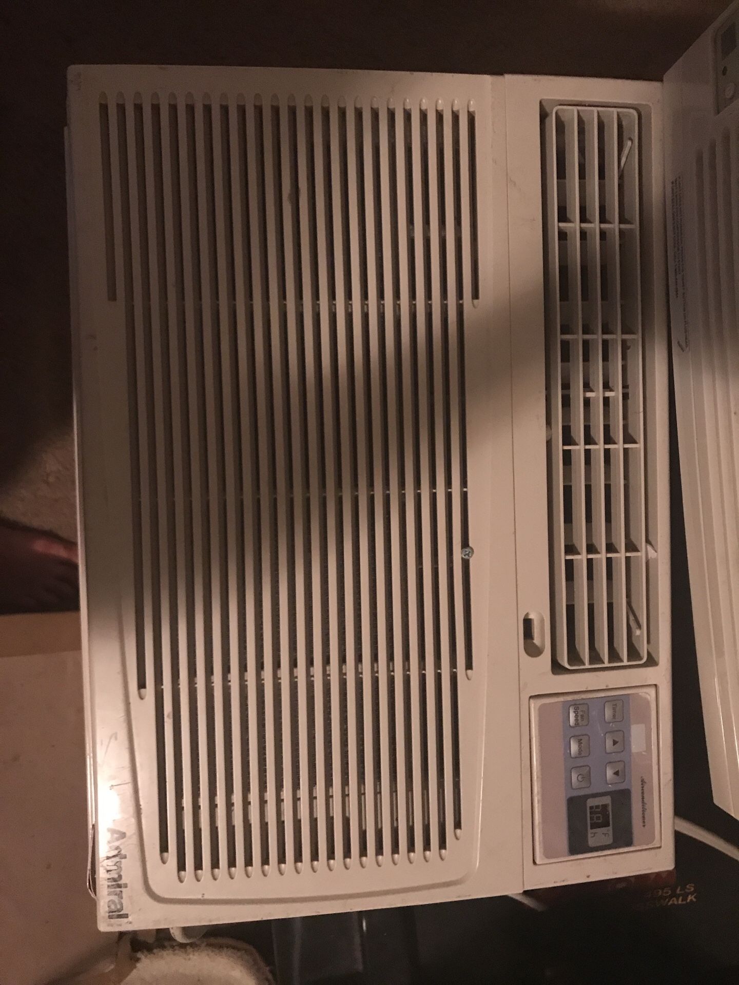 10,000 BTU air conditioner blows very cold air in great condition asking only $125
