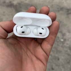Air Pods 2nd Gen New Out The Box 