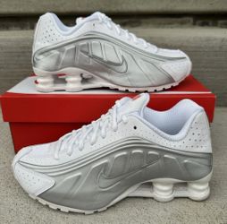 New Authentic Nike Air Shox R4 Size 11