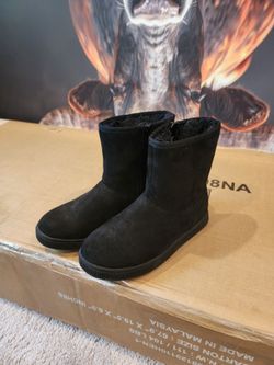 Cat and Jack Boots size 2Y