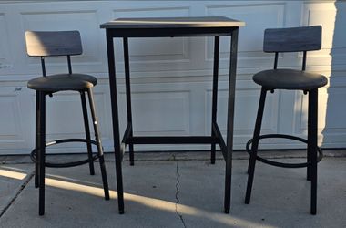 BAR STOOL WITH 2 CHAIRS