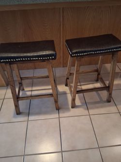 2 Bar Stools