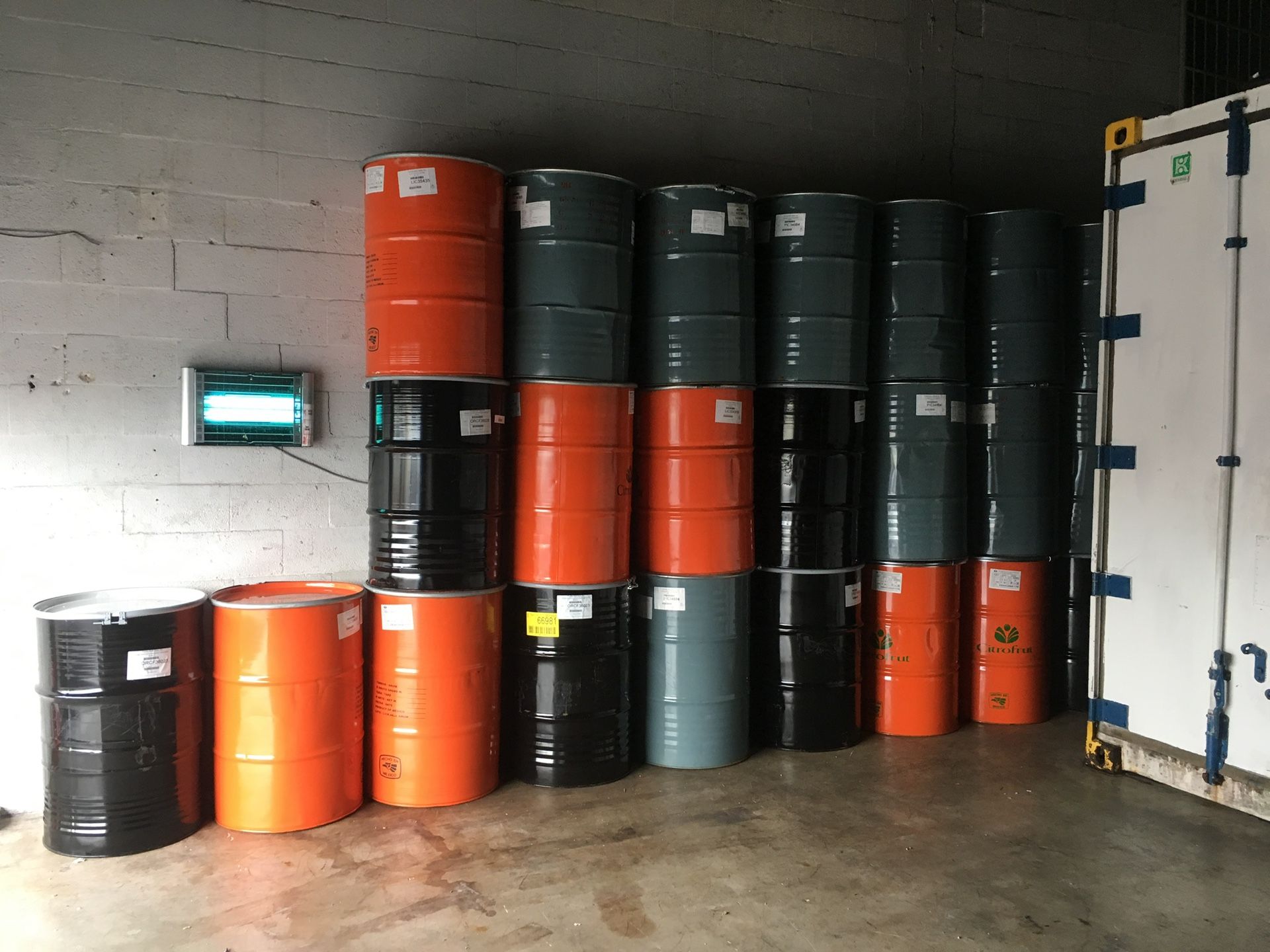 55 gallon drum / tank / barrel