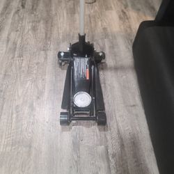 3 ton garage, Jack, made by husky.