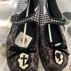 Hot Chocolate Design Chocolaticas Women’s Simonette Flats Shoes Sz (US 11)(EU41).New in box.Never Been Used.