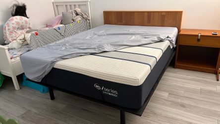 Queen Mattress + adjustable base