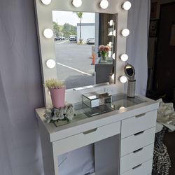 VANITY FOR MAKEUP  