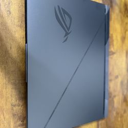 ASUS ROG Strix G16 Gaming Laptop – Excellent Condition