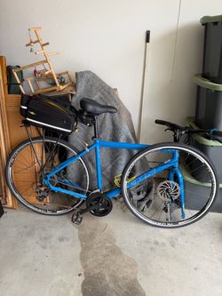 Bike with bag and gear in excellent condition. Few minor scratches