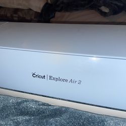 Cricut Explore air 2 (Supplies And Accessories Included)