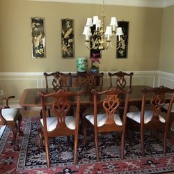 Like New Mahogany Thomasville Dining room Table With 10 Chairs