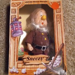 1980 Snow White 7 Dwarves Sneezy Figurine