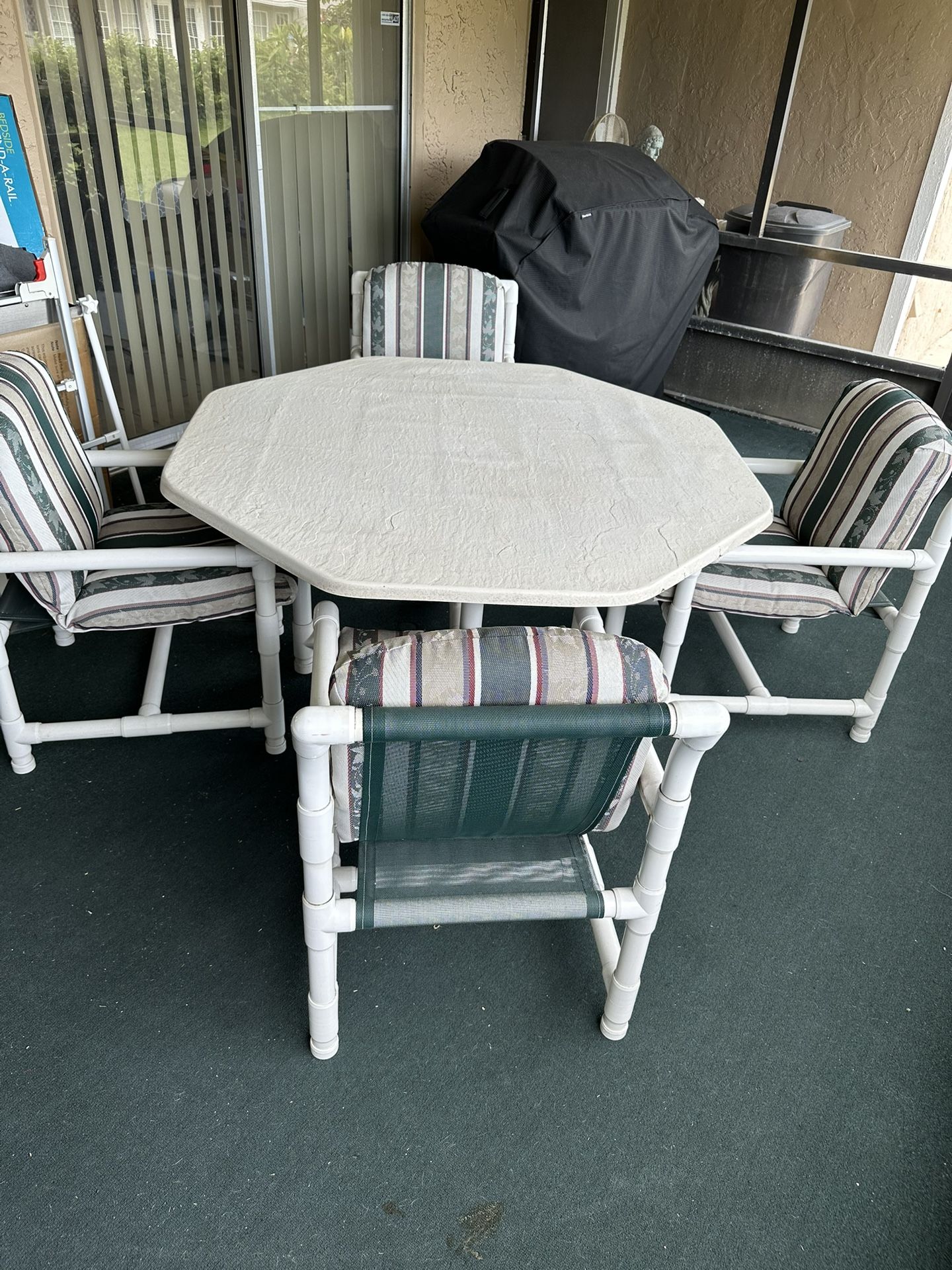 Outdoor Patio PVC Pipe 5 Piece Set With Cushions In Great Condition for