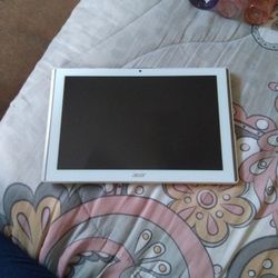 White Acer Tablet Very Good Condition.45.00