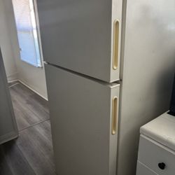 Fridge, Ac Units, Stove, Microwave 