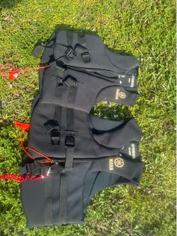 2 Yamaha vest