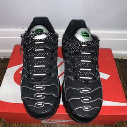 Nike air max black silver green strike Size 9