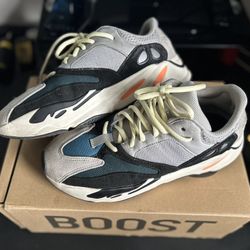 Adidas Yeezy Boost 700