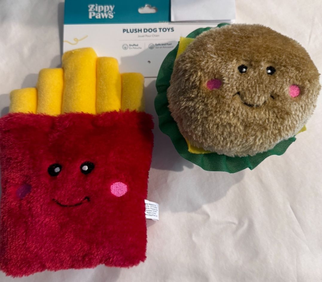 ADORABLE BURGER & FRYS DOG TOYS. NEW 2PK