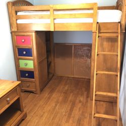 Build a bear Cama en venta,tiene Cajones,escritorio,pizarron,y Buro,en Muy Buenas Condiciones ,no Incluye Colchón …
