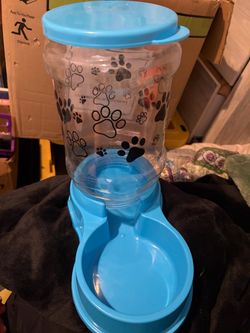 Pet feeders