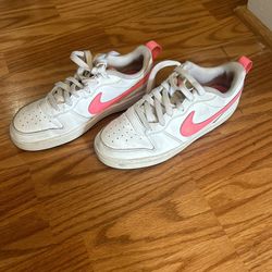Nike Court Borough Low 2 Big Kids' Shoes size 4Y pink barbiecore
