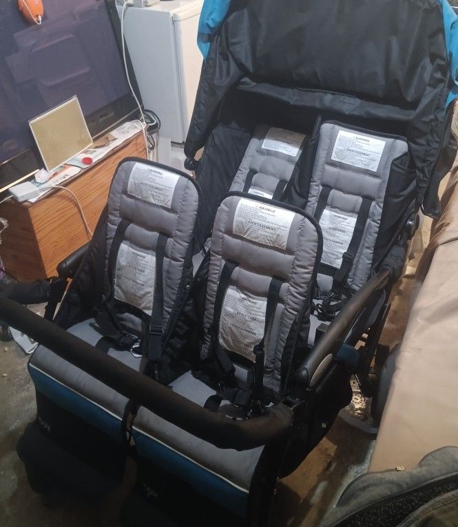 Foldable 4 Seat Stroller.