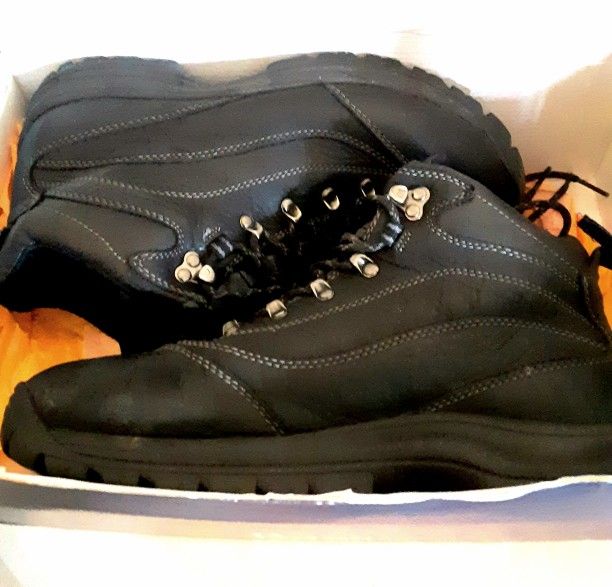 Brand New Mens Bass Leather Lace Hiking Boots SZ 10M MUST BE PICKED UP BY TUES 6/17/25
