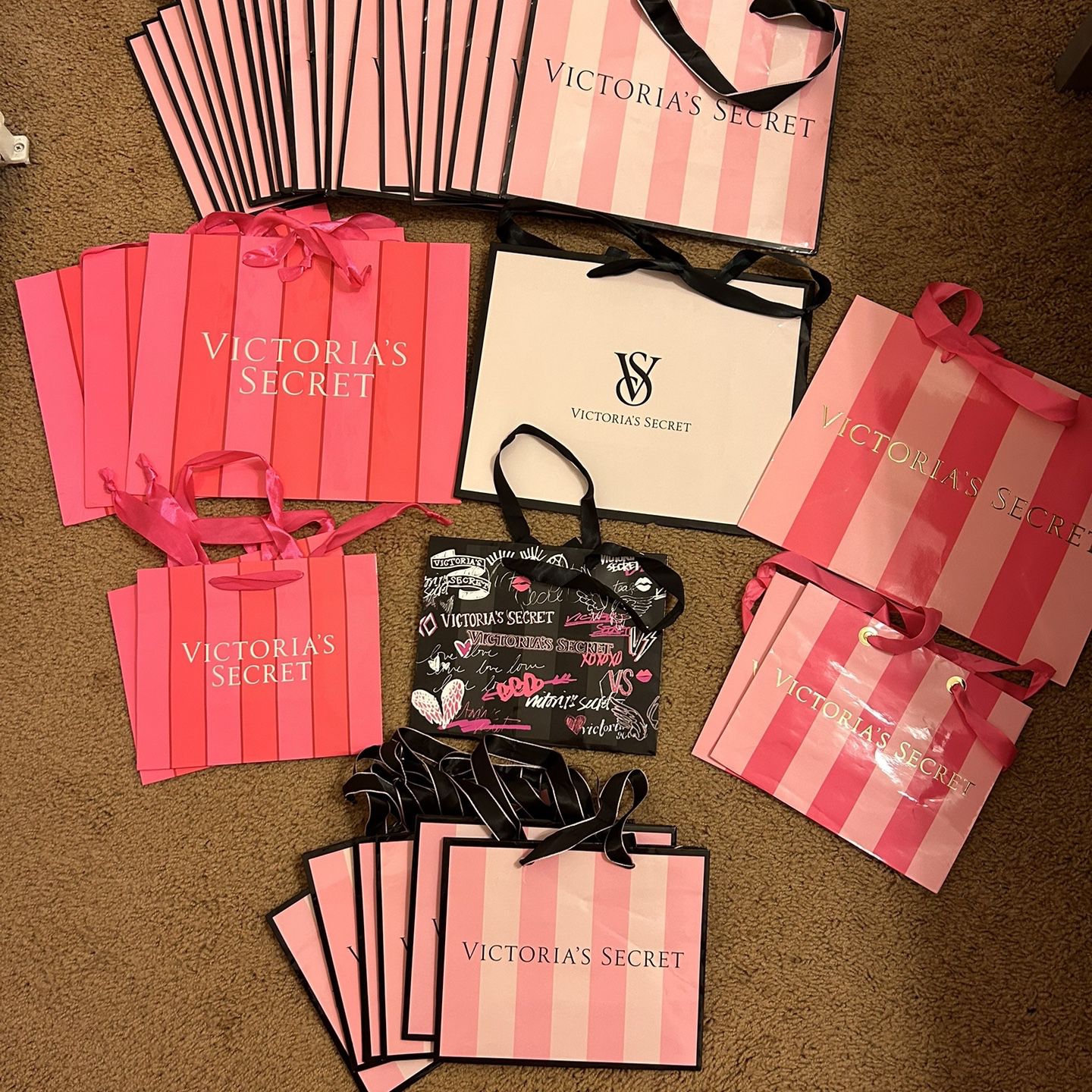 Victoria Secret & Pink Gift Bags for Sale in Goodyear, AZ - OfferUp
