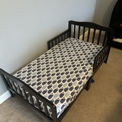 toddler bed 