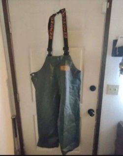 Very good condition, fishing bibs, brand name Hercules by grundam, size xs.