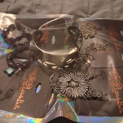 Western Jewelry Set 4 Earrings And One Bracelet 