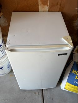 Mini fridge