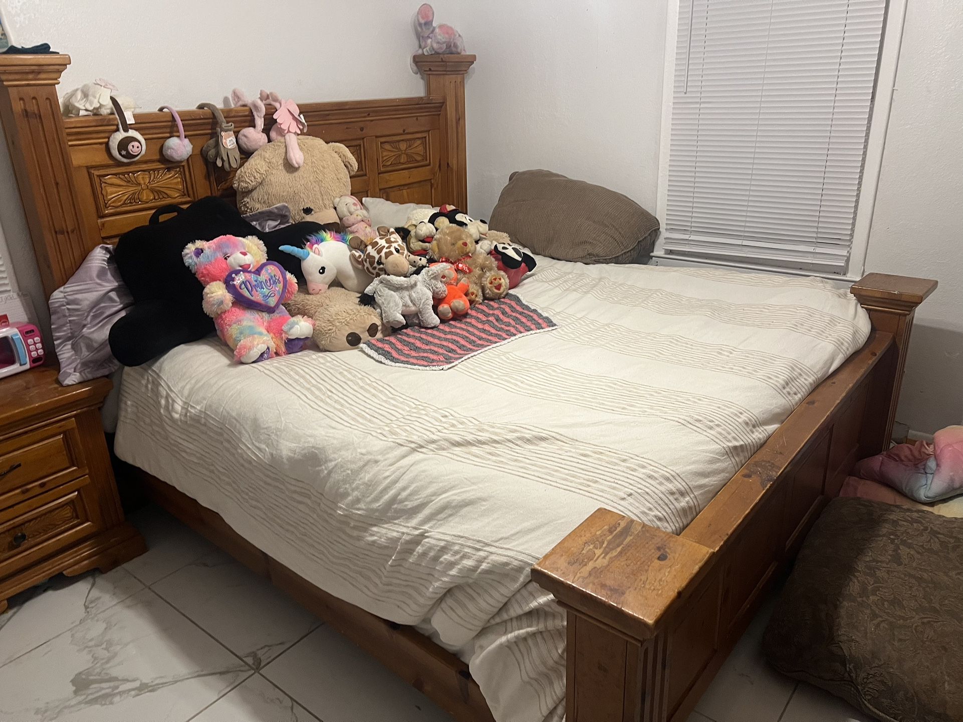 Used King Size Bedroom Set. Must Sell OBO