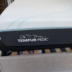 King Size Tempur-Pedic Pro Adapt MEDIUM Contour Technology Series