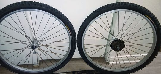 26 in mountain bike wheels / tires