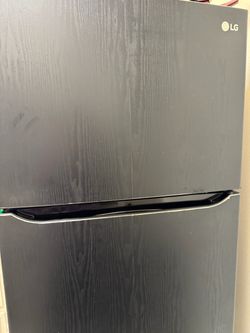 LG Black Top-Freezer Refrigerator