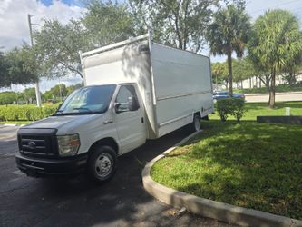 2012 Ford E350 crgo box truck