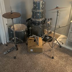Pearl Drum Set