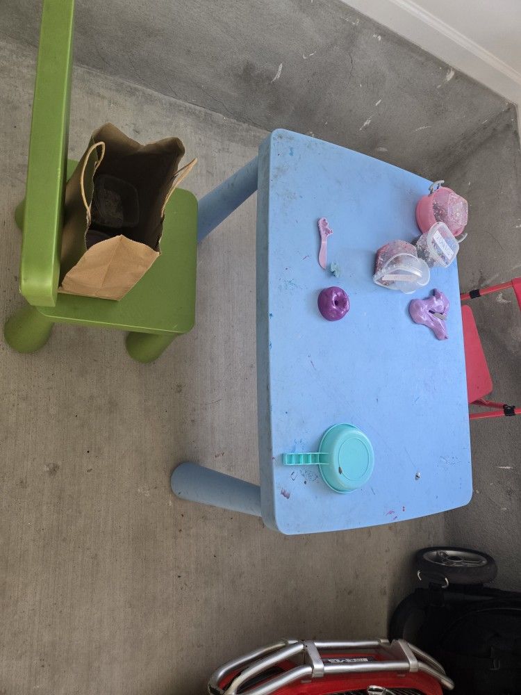 Free Kids Table With Chair