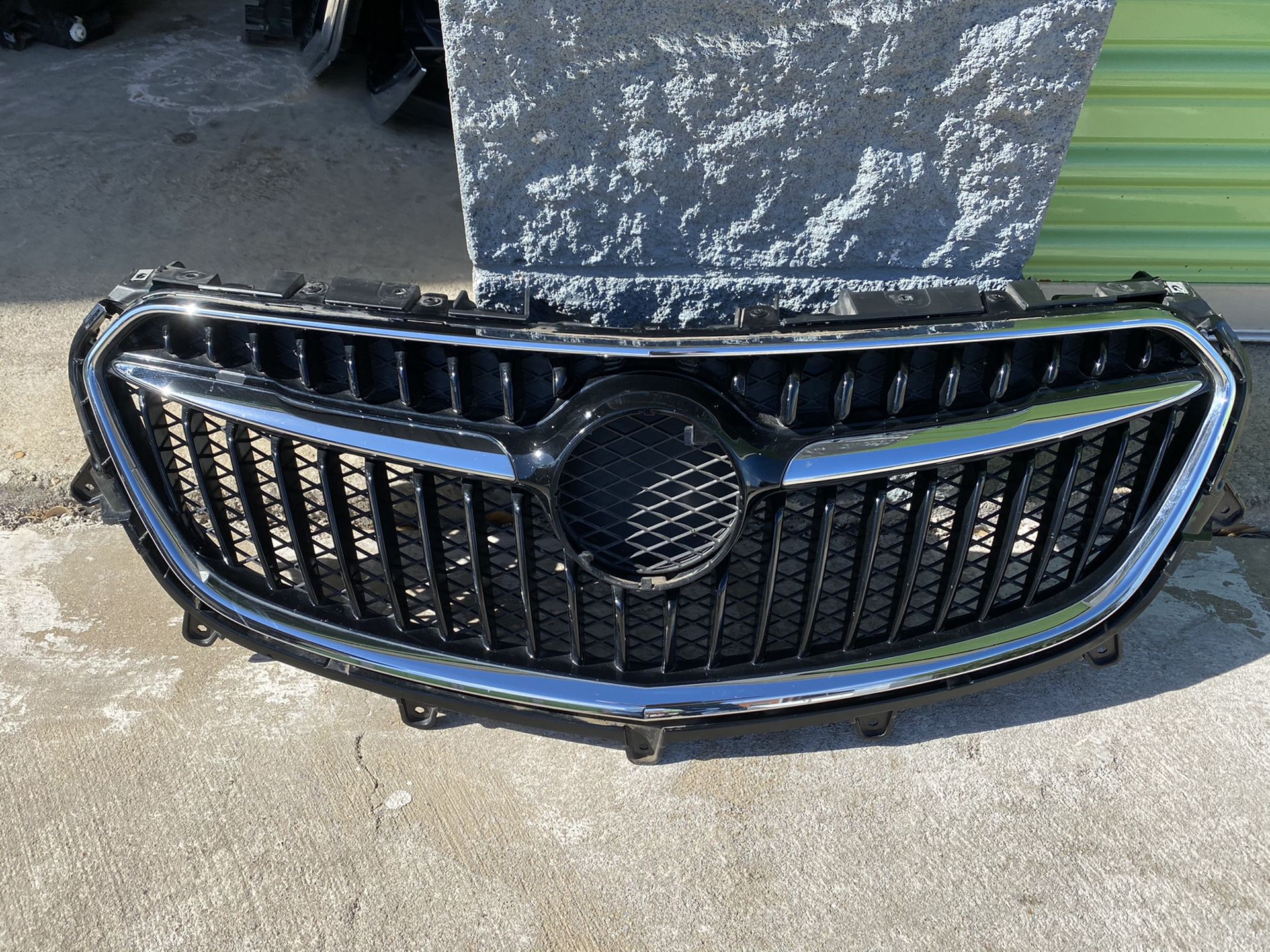 2018 BUICK ENCORE UPPER GRILLE PAINTING