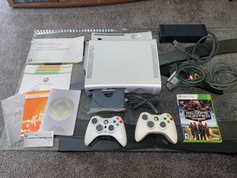 XBOX 360 Console + 2 Controllers + Game