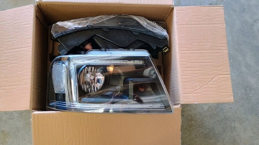 2005 Ford F-150 Headlights